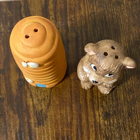 Bear and Beehive Salt and Pepper Shakers. Perfect condition - Picture 6 of 8